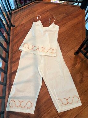 Night Wear Schweitzer Linen Two Piece Floral Embroidered Two Piece Set